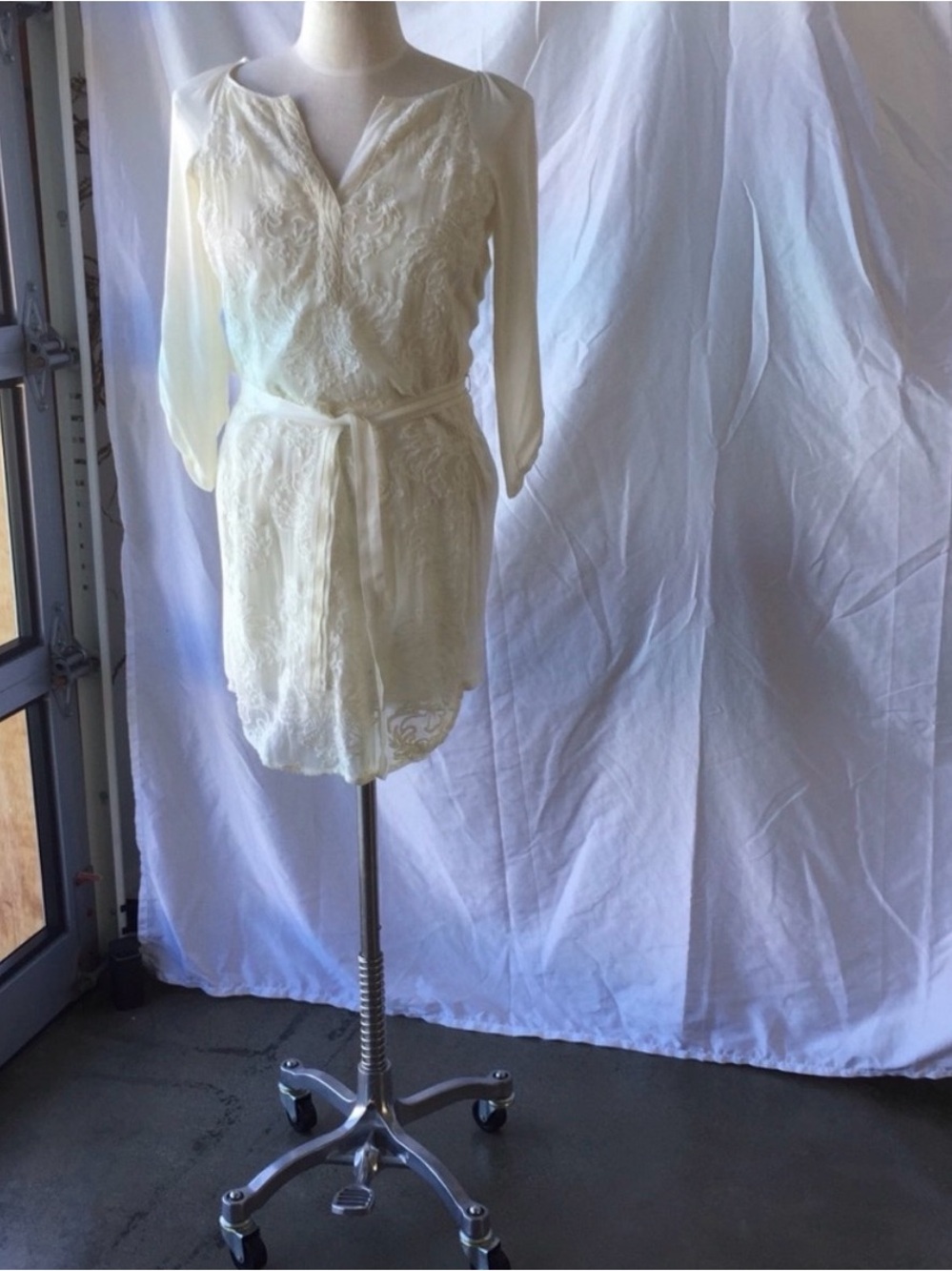 TINY brand dress - Anthropology Ivory Embroidered Dress xs